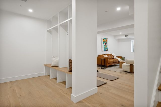 15 Jewett Pl C, Newton, MA 02458