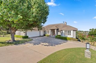 1310 Clayton Nolen DR, Horseshoe Bay, TX 78657