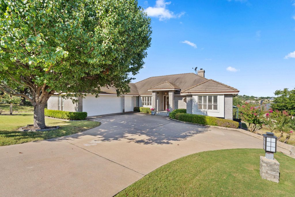 1310 Clayton Nolen DR, Horseshoe Bay, TX 78657