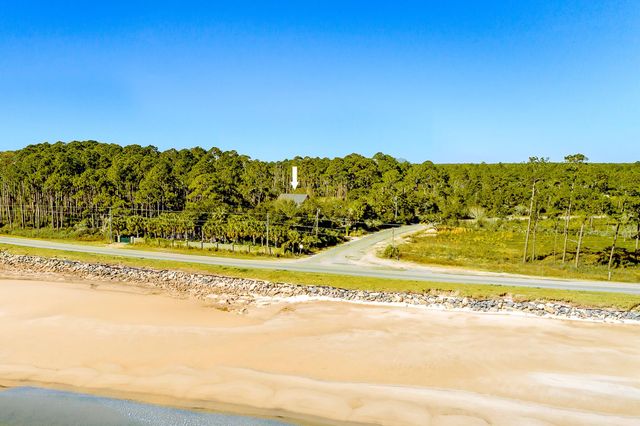 2285 W HWY 98, Carrabelle, FL 32322
