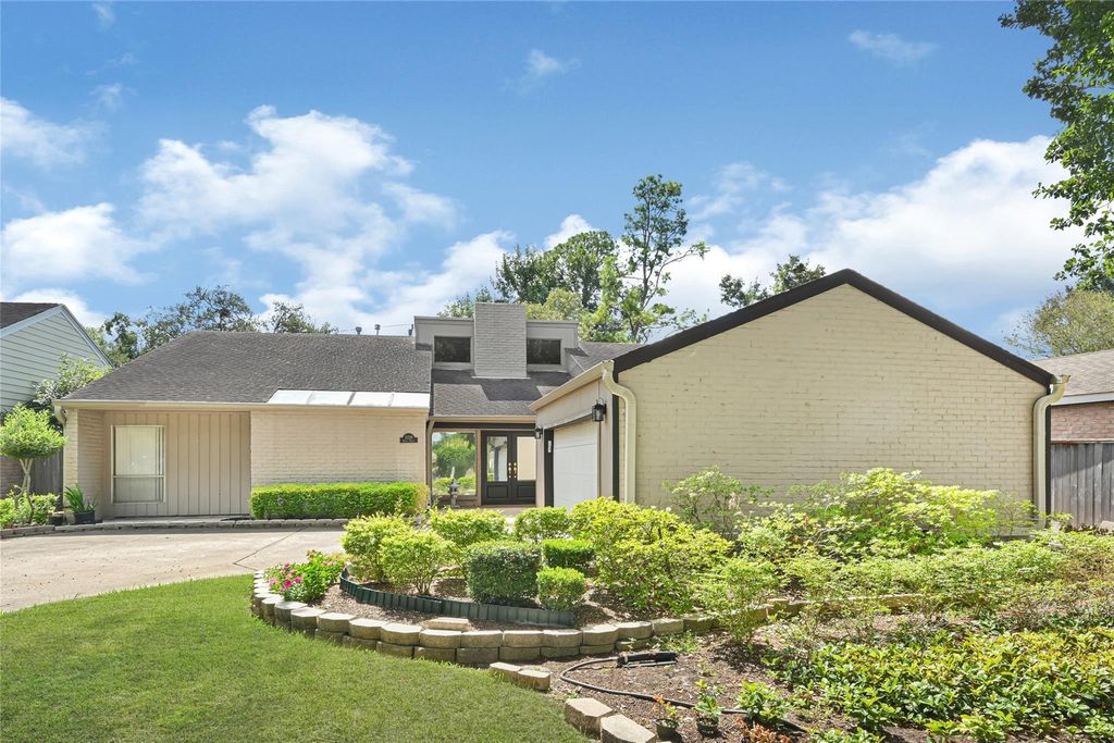 12219 Briar Forest Drive, Houston, TX 77077