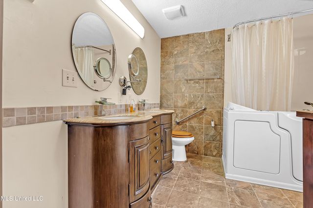 8500 Lakeshore Drive, Walls, MS 38680