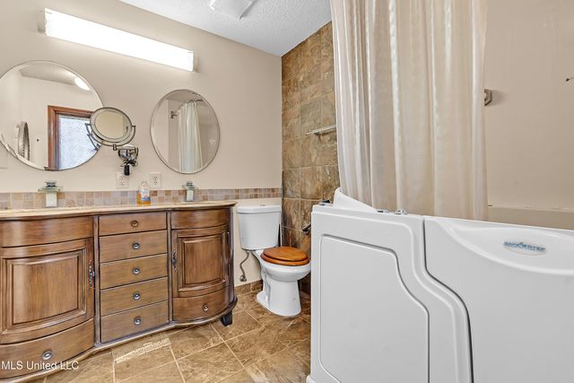 8500 Lakeshore Drive, Walls, MS 38680