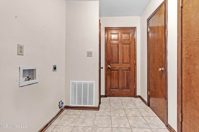 8500 Lakeshore Drive, Walls, MS 38680