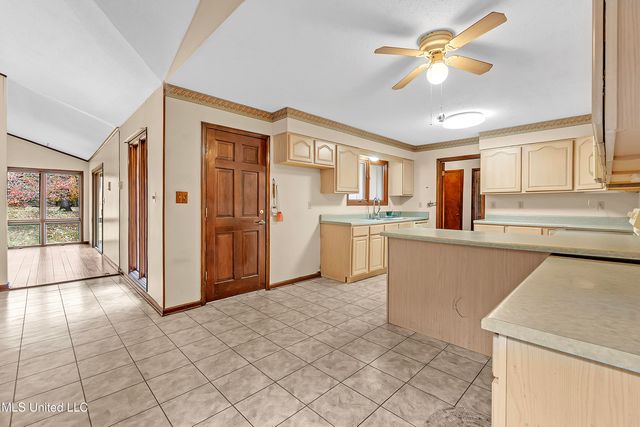 8500 Lakeshore Drive, Walls, MS 38680