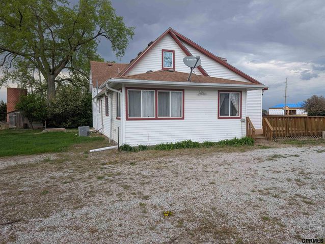 413 1400 County Road, Dorchester, NE 68343