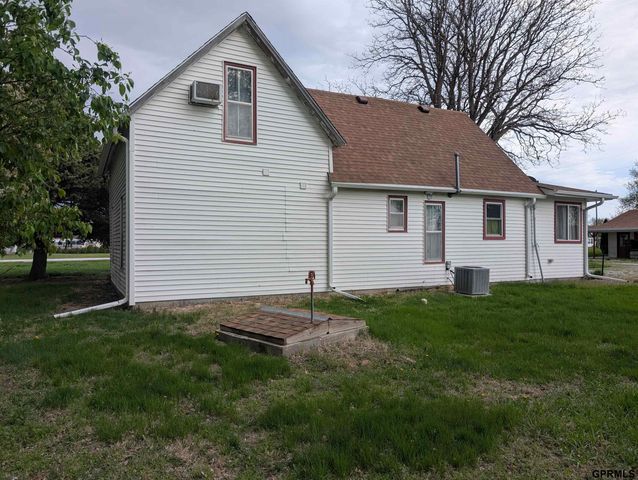 413 1400 County Road, Dorchester, NE 68343