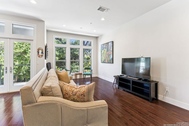 135 Cedar St Unit 105, San Antonio, TX 78210