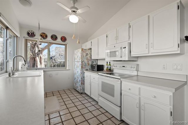 5629 Perrytown Drive, West Bloomfield, MI 48322