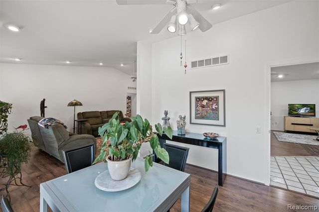 5629 Perrytown Drive, West Bloomfield, MI 48322