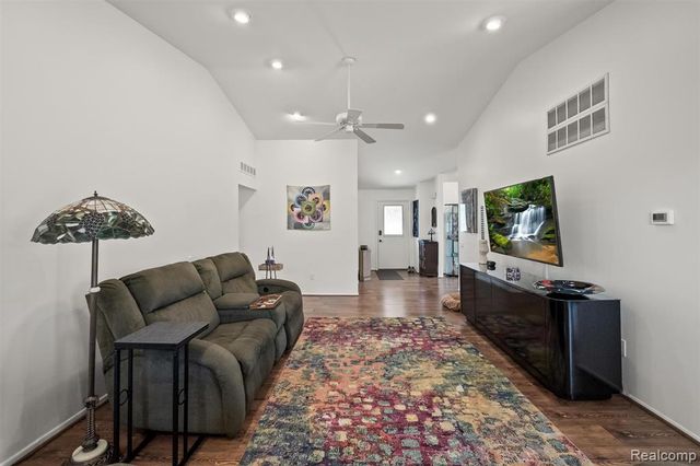 5629 Perrytown Drive, West Bloomfield, MI 48322