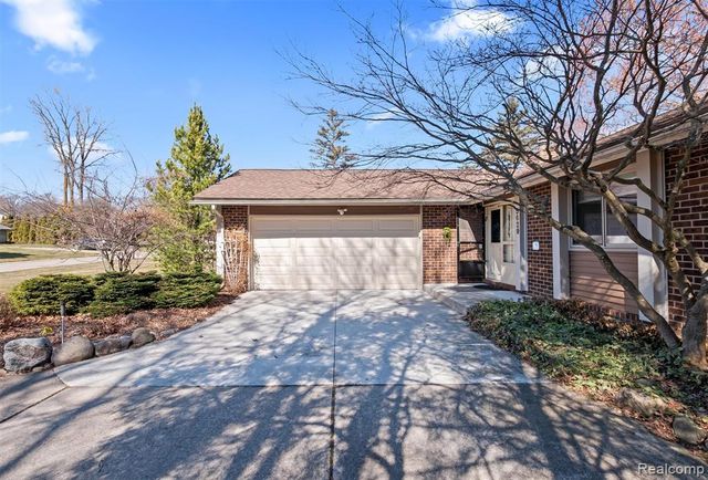 5629 Perrytown Drive, West Bloomfield, MI 48322