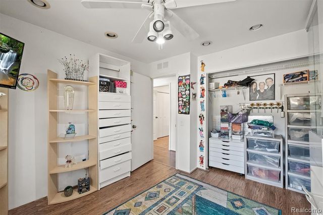 5629 Perrytown Drive, West Bloomfield, MI 48322