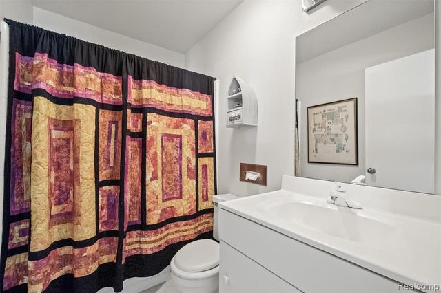 5629 Perrytown Drive, West Bloomfield, MI 48322