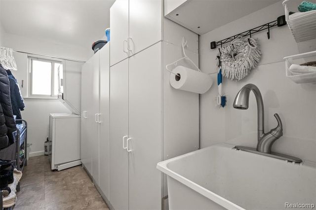 5629 Perrytown Drive, West Bloomfield, MI 48322