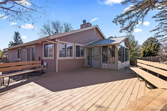 5629 Perrytown Drive, West Bloomfield, MI 48322