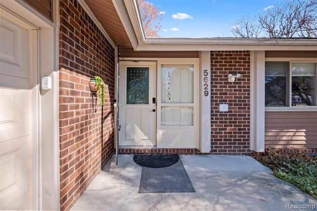 5629 Perrytown Drive, West Bloomfield, MI 48322