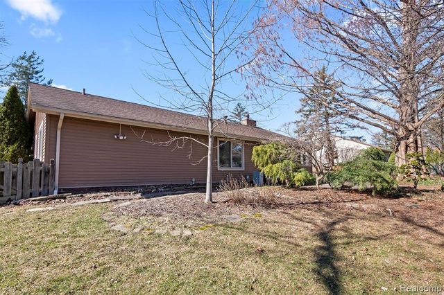 5629 Perrytown Drive, West Bloomfield, MI 48322