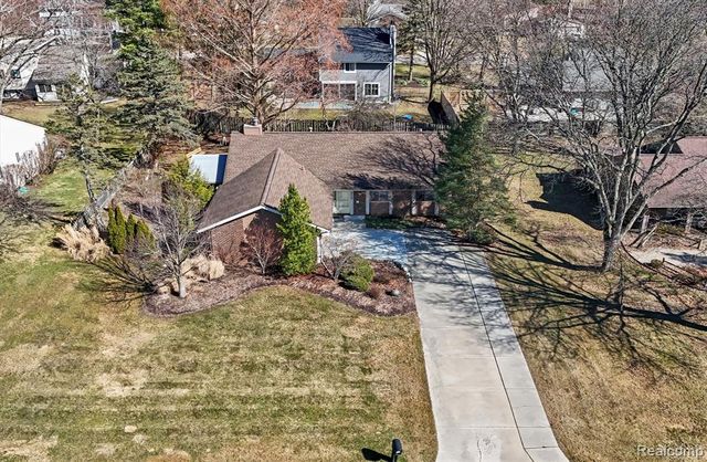 5629 Perrytown Drive, West Bloomfield, MI 48322