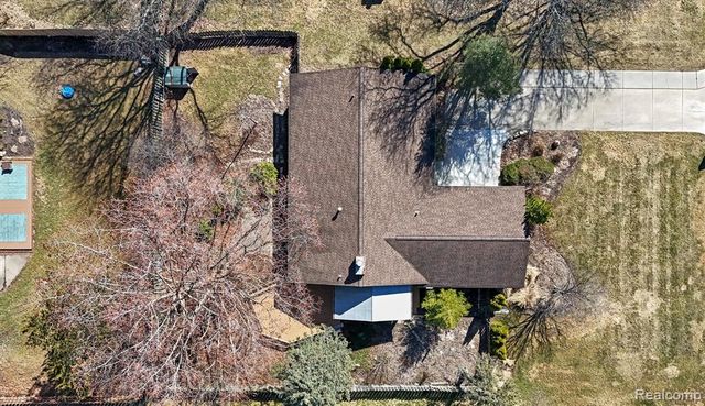 5629 Perrytown Drive, West Bloomfield, MI 48322