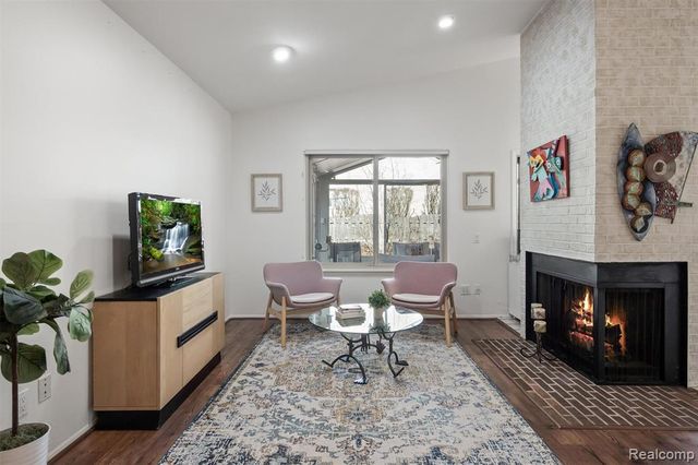 5629 Perrytown Drive, West Bloomfield, MI 48322