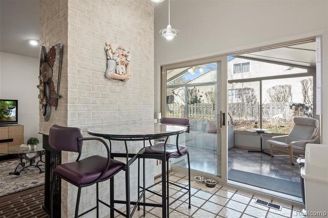 5629 Perrytown Drive, West Bloomfield, MI 48322