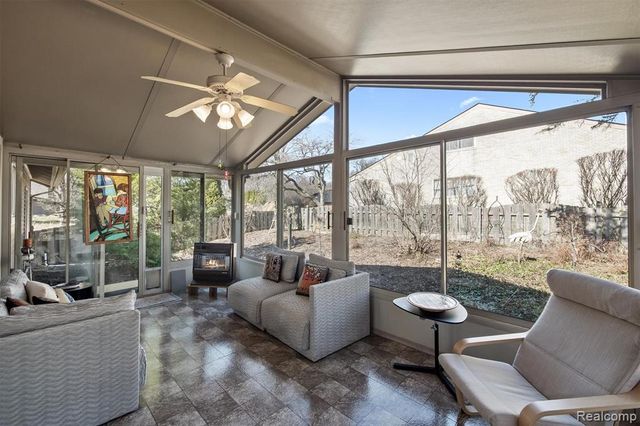 5629 Perrytown Drive, West Bloomfield, MI 48322