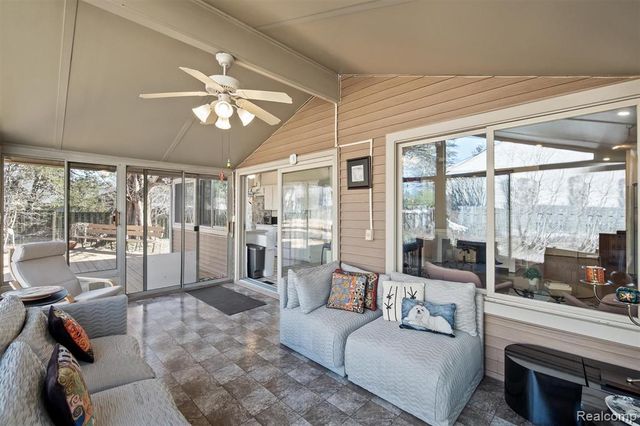 5629 Perrytown Drive, West Bloomfield, MI 48322