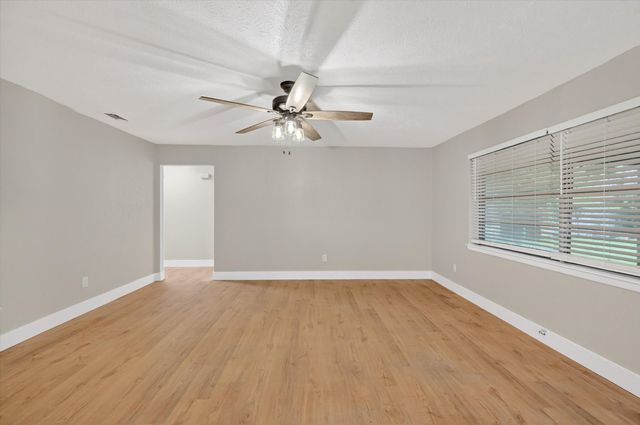 129 N Dobson Street, Burleson, TX 76028