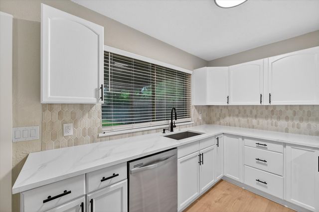 129 N Dobson Street, Burleson, TX 76028