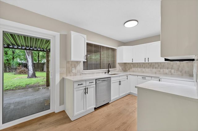 129 N Dobson Street, Burleson, TX 76028