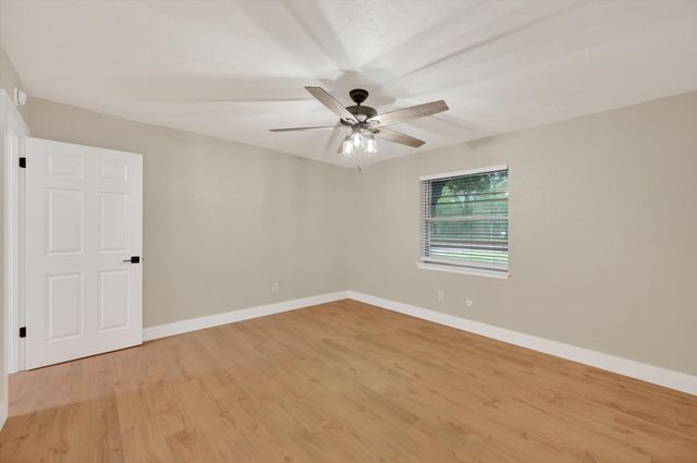 129 N Dobson Street, Burleson, TX 76028