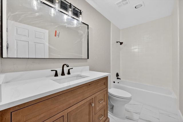 129 N Dobson Street, Burleson, TX 76028