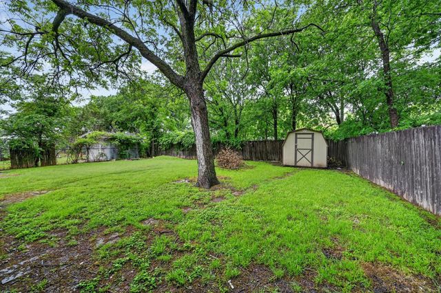 129 N Dobson Street, Burleson, TX 76028