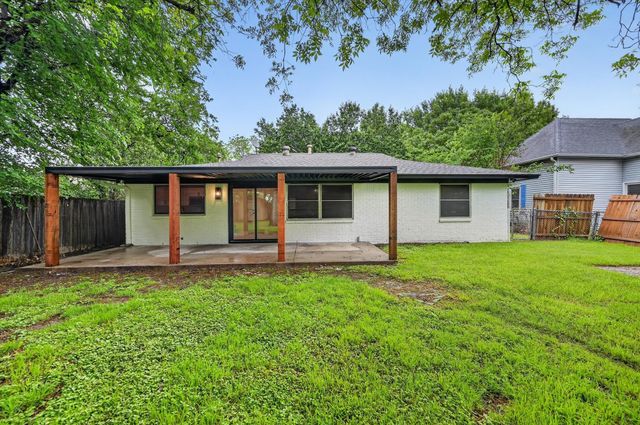 129 N Dobson Street, Burleson, TX 76028