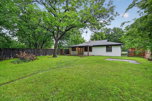 129 N Dobson Street, Burleson, TX 76028