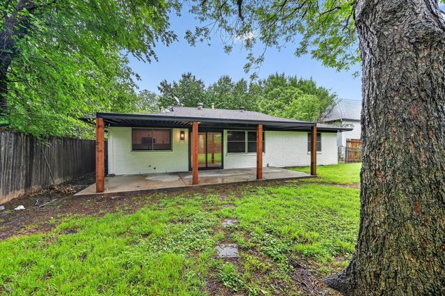 129 N Dobson Street, Burleson, TX 76028