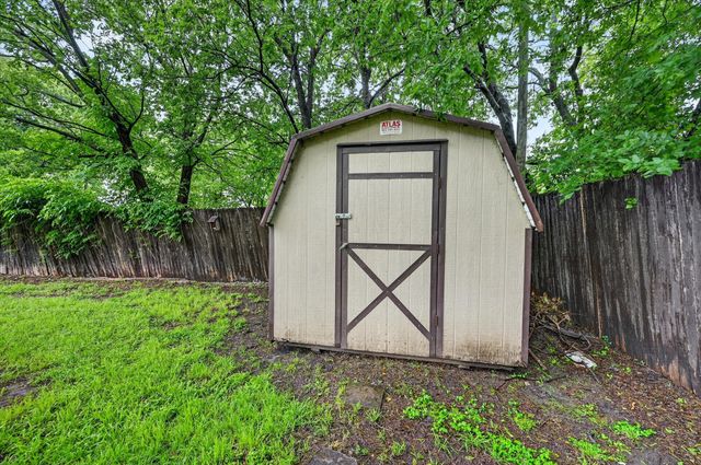 129 N Dobson Street, Burleson, TX 76028