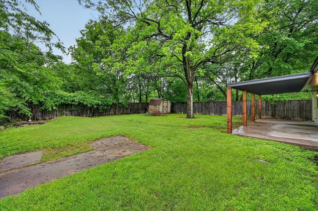 129 N Dobson Street, Burleson, TX 76028