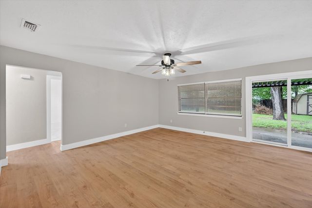 129 N Dobson Street, Burleson, TX 76028