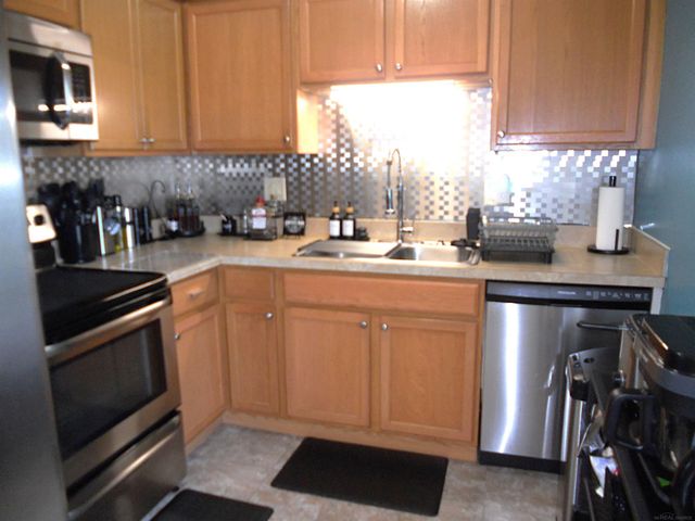 24541 SEATON CIRCUIT E. Drive, Warren, MI 48091