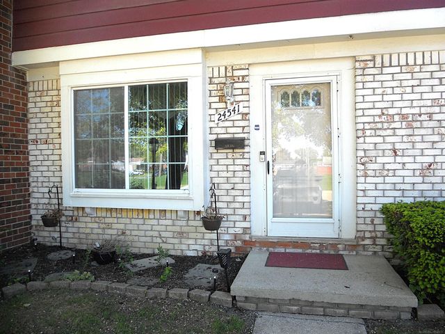 24541 SEATON CIRCUIT E. Drive, Warren, MI 48091