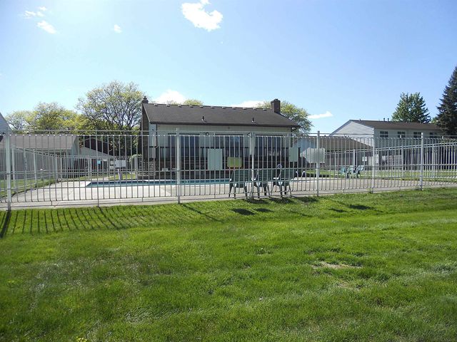 24541 SEATON CIRCUIT E. Drive, Warren, MI 48091