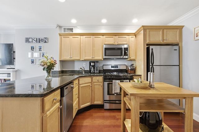 523 E 2nd St 5, Boston, MA 02127