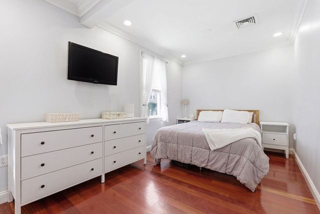 523 E 2nd St 5, Boston, MA 02127