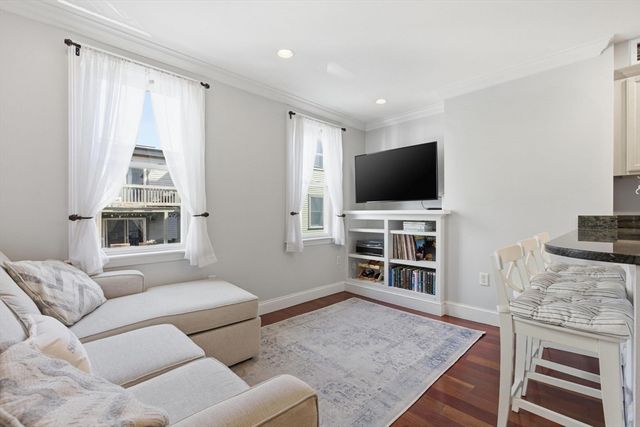 523 E 2nd St 5, Boston, MA 02127