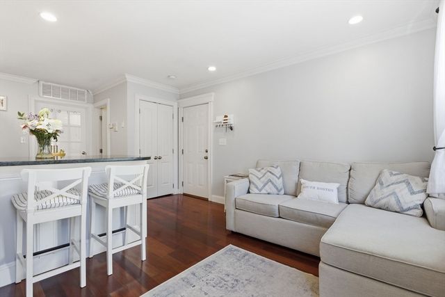 523 E 2nd St 5, Boston, MA 02127