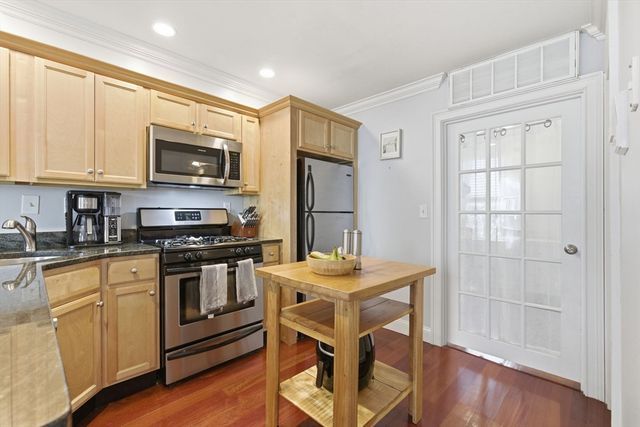 523 E 2nd St 5, Boston, MA 02127