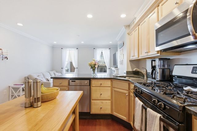 523 E 2nd St 5, Boston, MA 02127