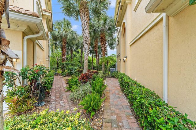 12755 SE Old Cypress Drive, Hobe Sound, FL 33455